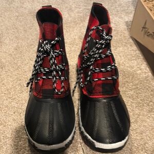 Women’s red & black Buffalo checked lined waterproof boots BNNU size 8. Advanti.